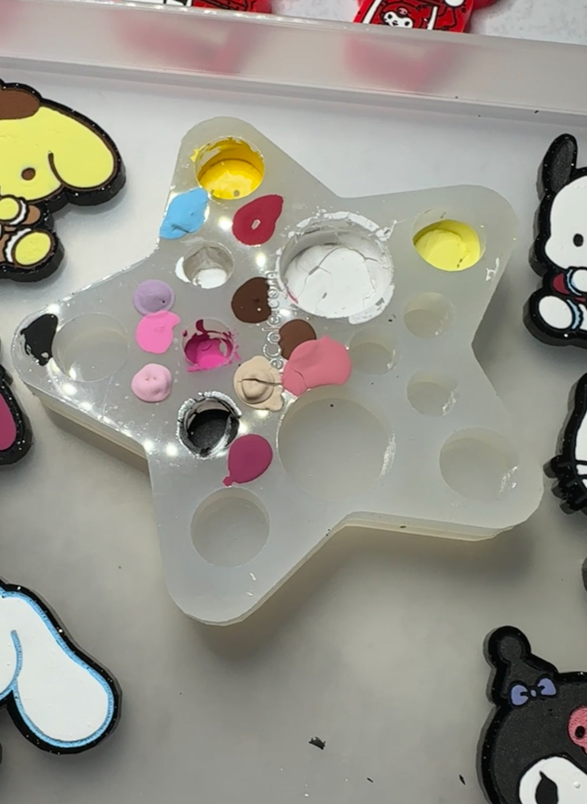 Silicone Paint Palette – Non-Stick, Flexible & Easy to Clean for Acrylic